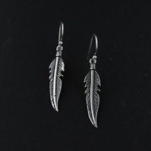 PENDIENTE PLUMA AG